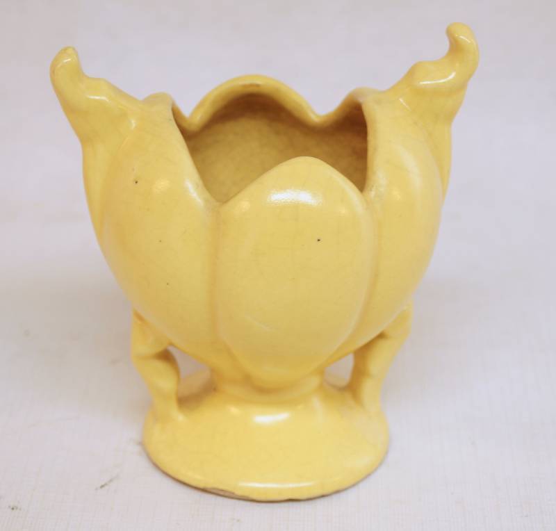 lot 2086 image: Vintage Yellow Vase - USA Pottery number 509 - some crazing see photo - Pretty Piece