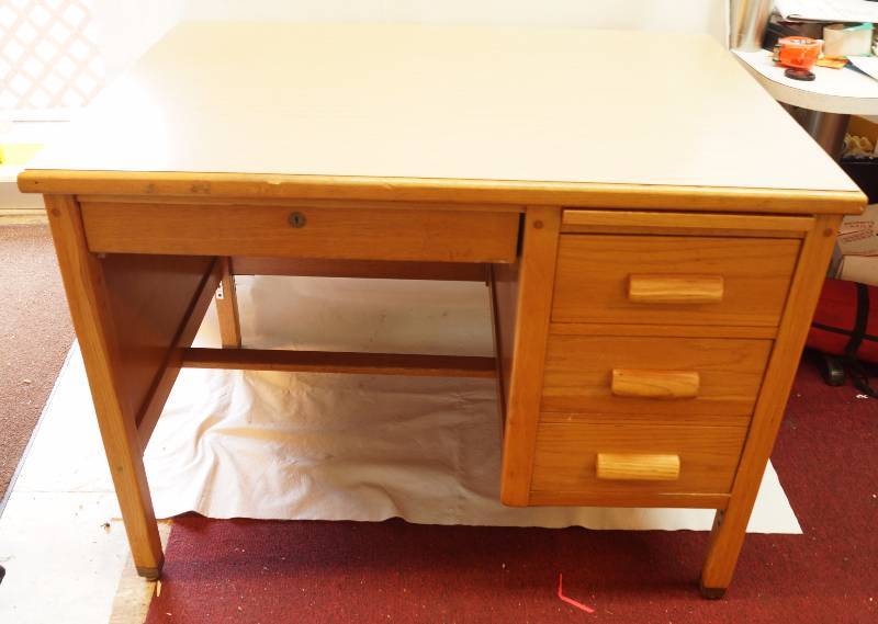 lot 5297 image: Vintage School Teachers Desk - VERY NICE See photos