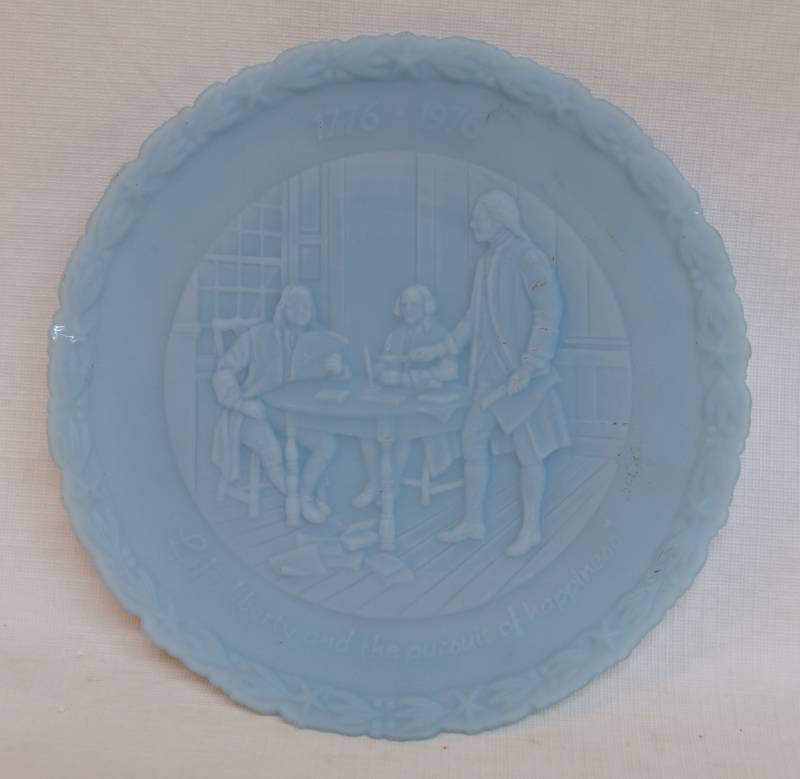 lot 9274 image: Official Commemorative Americas Bicentennial Plate - Womens Clubs Issued 1974 - Number 2 of 4