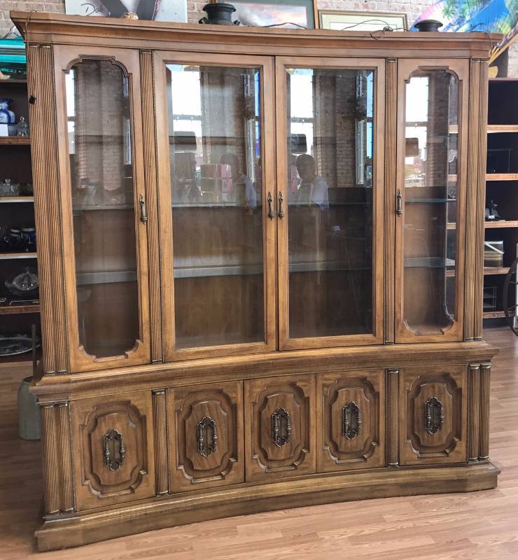 lot 9453 image: Beautiful Lighted Curved Wood and Glass China Cabinet A MUST SEE WOW