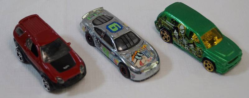 lot 8112 image: Lot of 3 Die Cast Cars