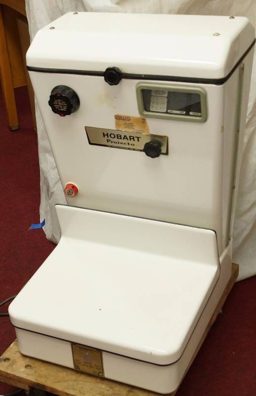 lot 9267 image: Vintage HOBART Grocery Scale - M# 1733 - DAYTON SCALE - Nice Condition - Needs Lamps