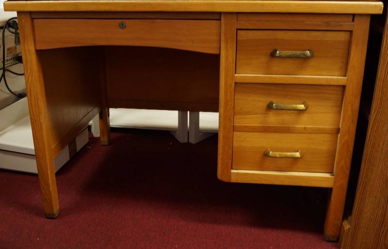 lot 5296 image: Vintage School Teachers Desk - VERY NICE See photos