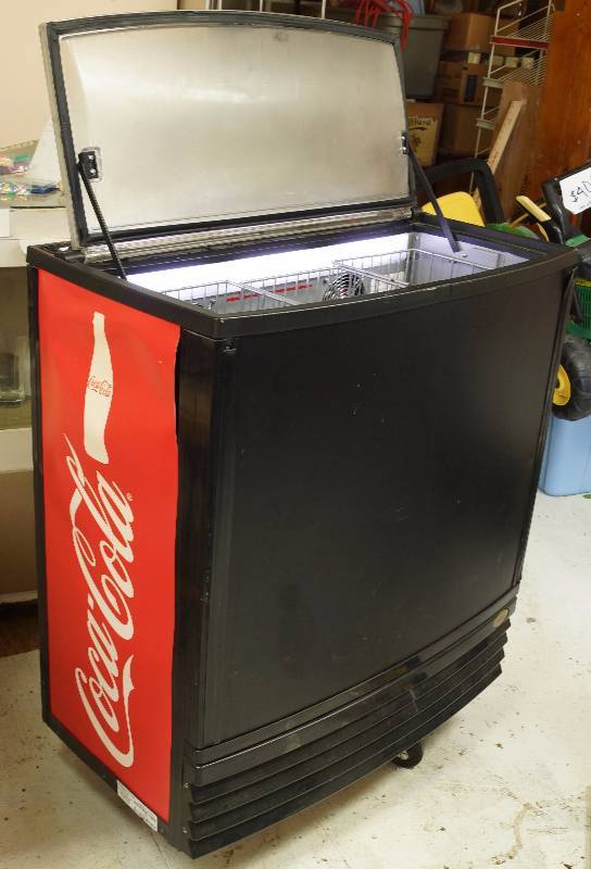 lot 9281B image: Coke Coca Cola Cooler M#G60 - Pop Cooler