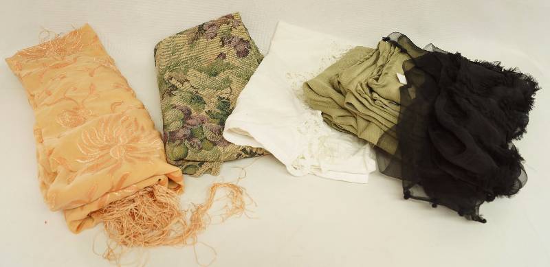 lot 9054 image: Lot of Fabric, Gorgeous Table Covering , Lot of 2 - Nice Tapestry material Valances