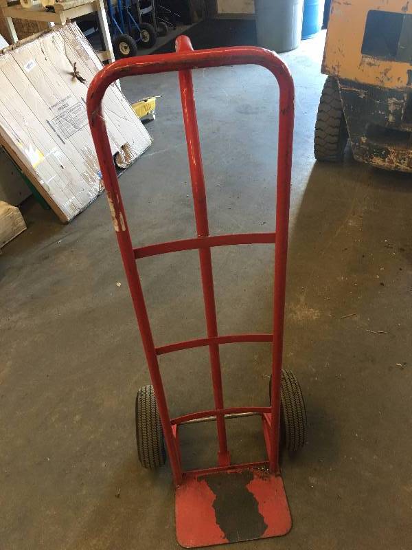lot 104 image: 2 Wheel Dolly