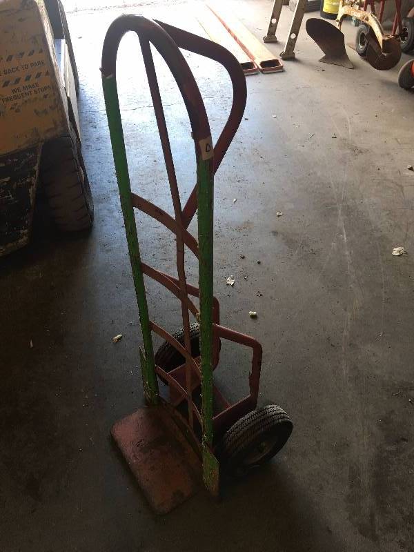 lot 105 image: 2 Wheel Dolly