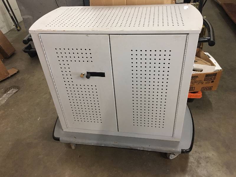 lot 87 image: AUDIO VIDEO COMPONENT ROLLING CABINET