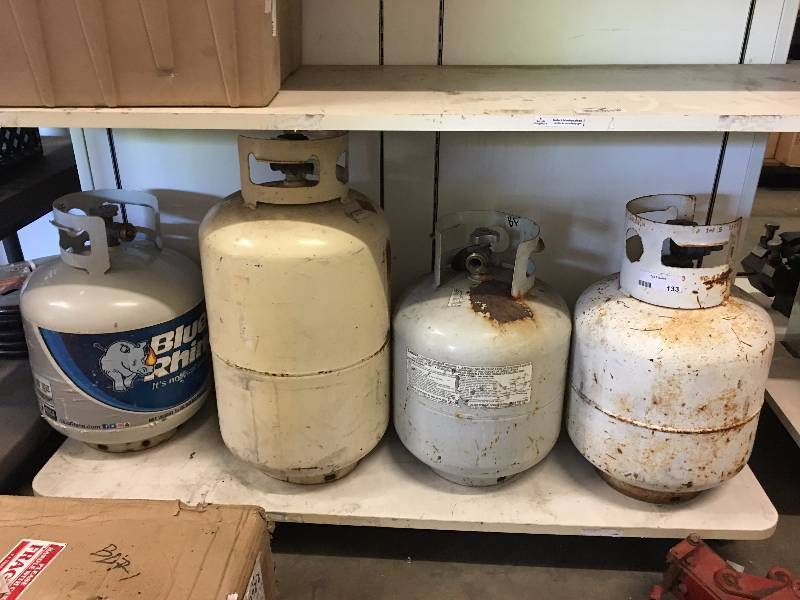 lot 133 image: Lot of 4 propane tanks