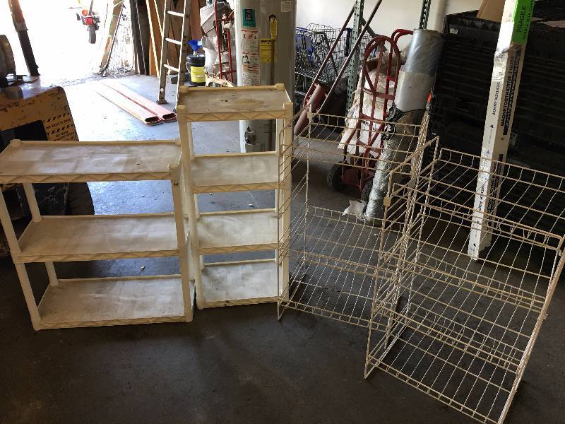 lot 123 image: Lot of 4 shelves