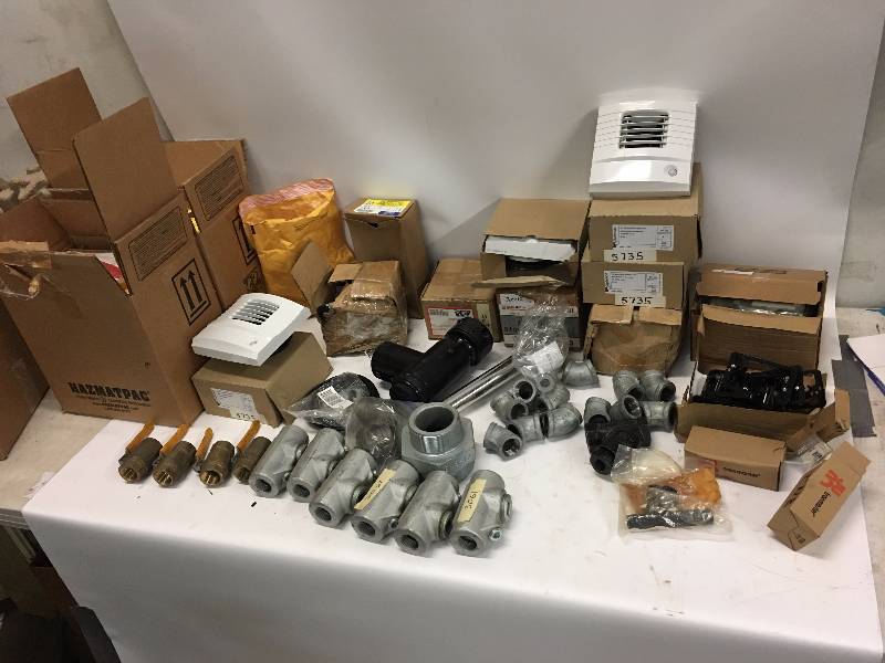 lot 556 image: HUGE HARDWARE LOT