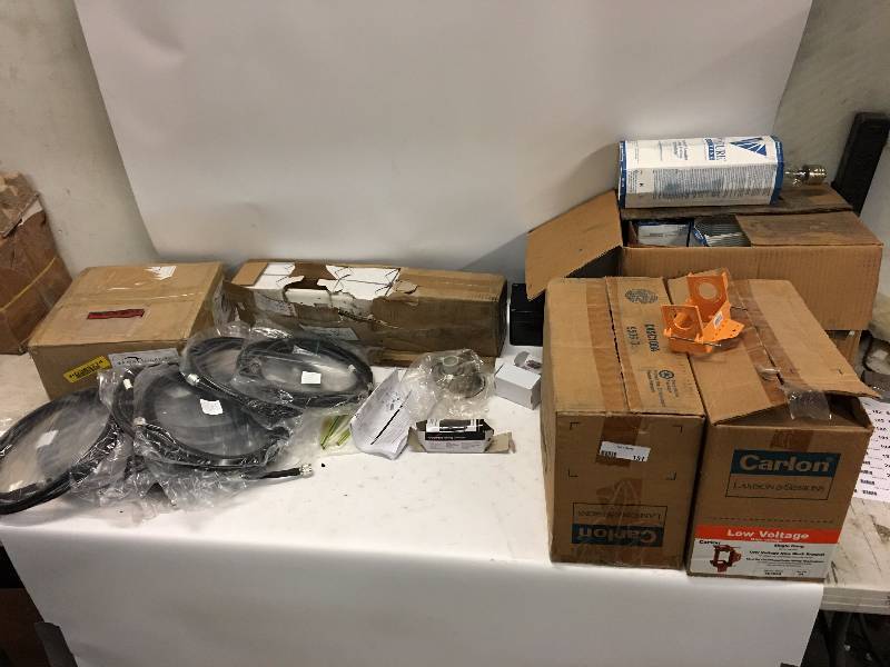 lot 151 image: Electrical component lot