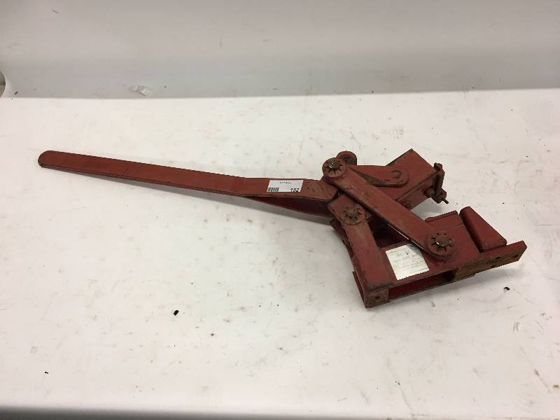 lot 152 image: Simo Sickle Tool