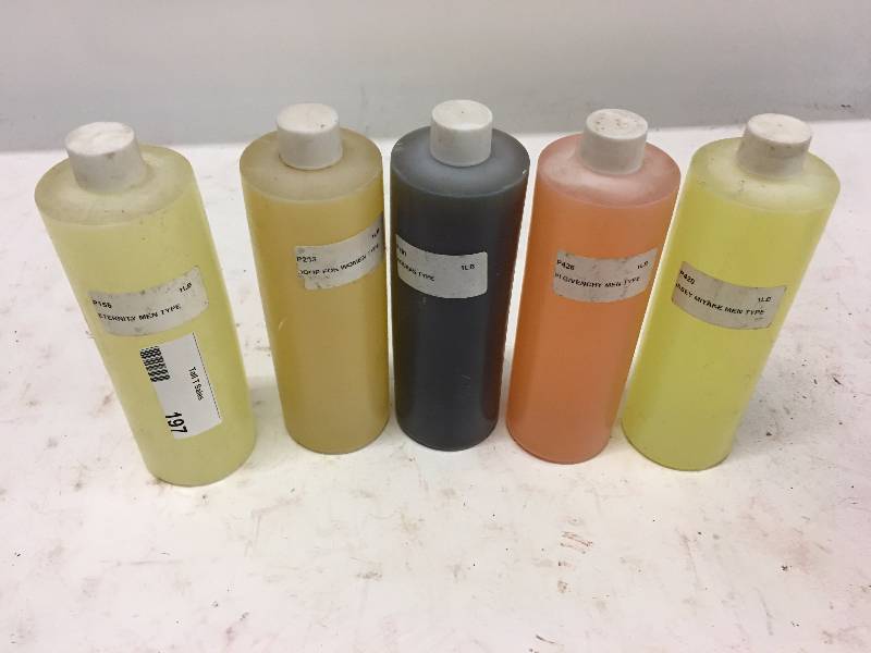 lot 197 image: 5 Bottles of mens and womans perfumes
