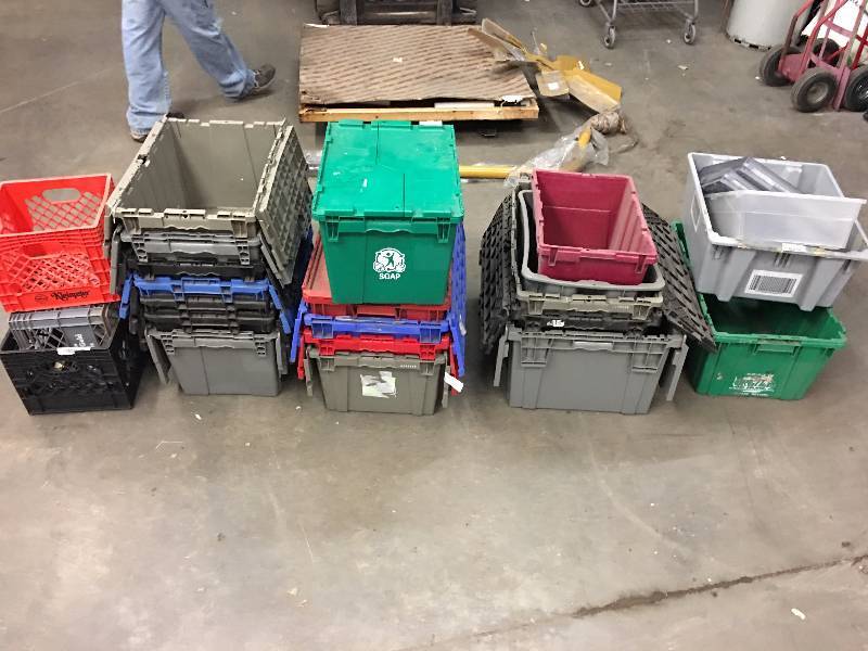 lot 202 image: LARGE LOT OF FOLDING PLASTIC CRATES