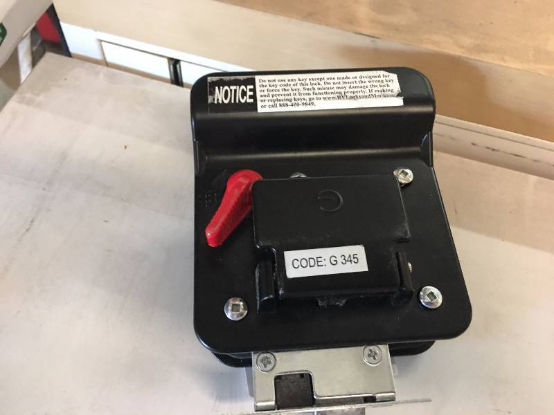 lot 216 image: RV-CAMPER DOOR LATCH WITH KEY