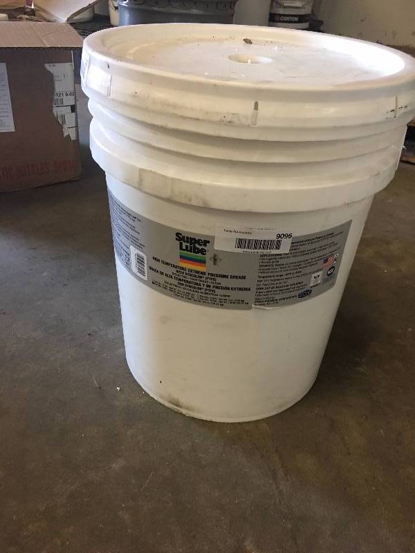 lot 9096 image: 5GAL SUPER LUBE HIGH TEMPERATURE EXTREME PRESSURE GREASE FOOD GRADE DIELECTRIC
