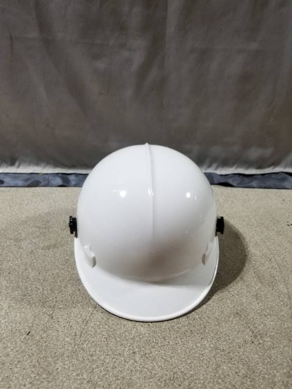 lot 280015 image: Jackson Safety Lightweight C10 Bump Cap For Minor Bumps, 4 Point Injection System with Absorbent Brow Pad, White 20186, 8 Ounces (B008D7R7VW)