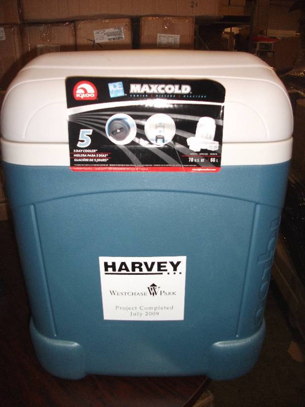 Igloo Ice Cube Maxcold Roller, 70-Quart 