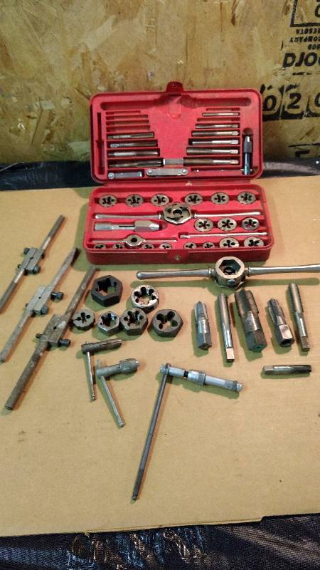 lot 958 image: Tap and Die Set