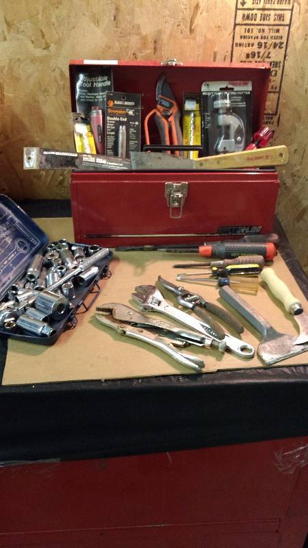 lot 965 image: Toolbox with Tools