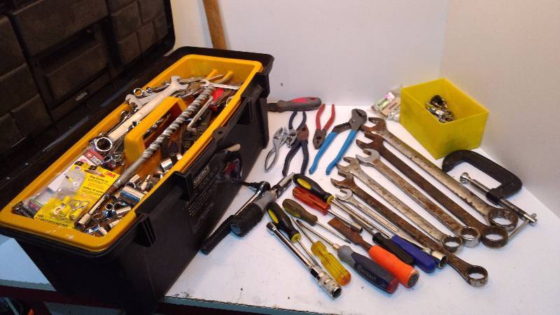 lot 967 image: Toolbox with assorted tools