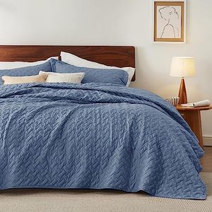 lot 81325 image: Bedsure Twin Quilt Set Dorm Bedding - Lightweight Summer Quilt TwinTwin Xl - Mineral Blue Bedspread Twin Extra Long - Bedding Coverlet For All Seasons (Includes 1 Quilt, 1 Pillow Sham)