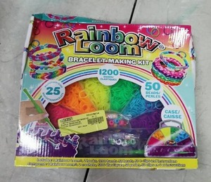 lot 3678 image: Rainbow Loom Bracelet Making Kit