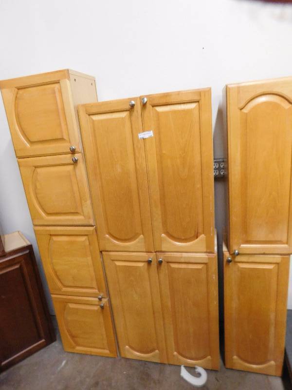 lot 185 image: Set of Wooden Cabinets