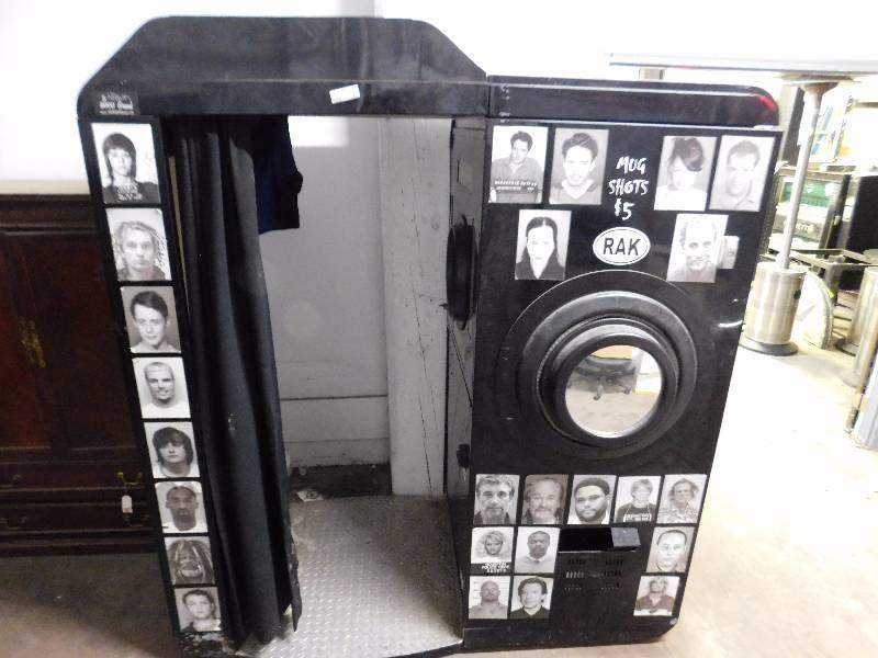 lot 194 image: Face Place Photo Booth