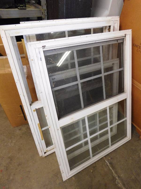 lot 172 image: Lot of Windows