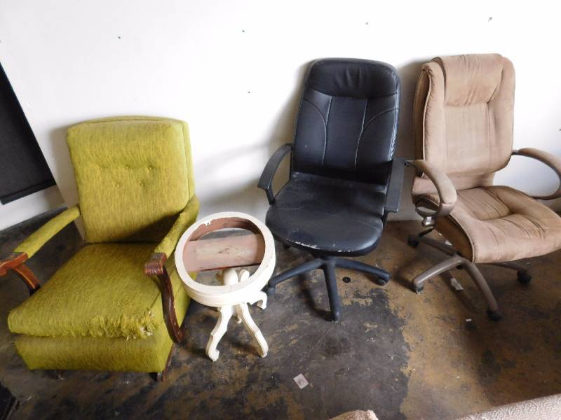 lot 206 image: Lot of Chairs