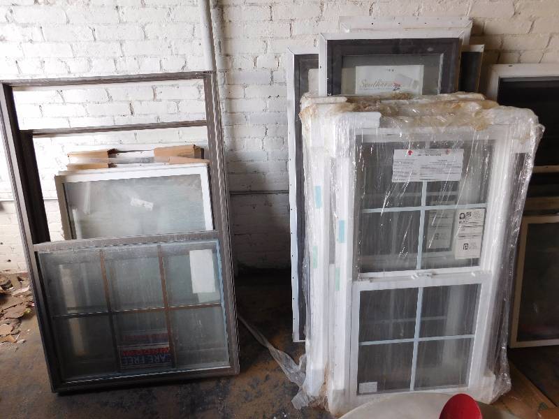 lot 215 image: Large Lot of Windows