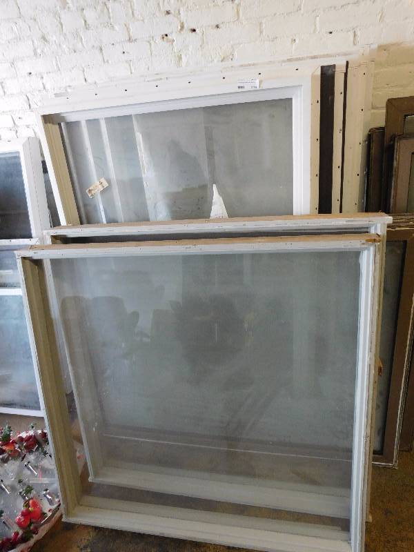 lot 216 image: Lot of Window