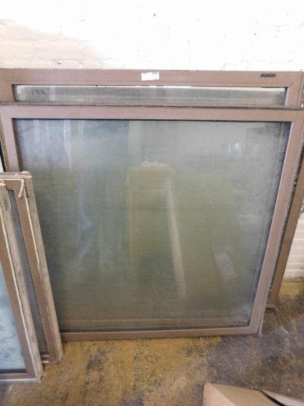 lot 217 image: Lot of WIndows