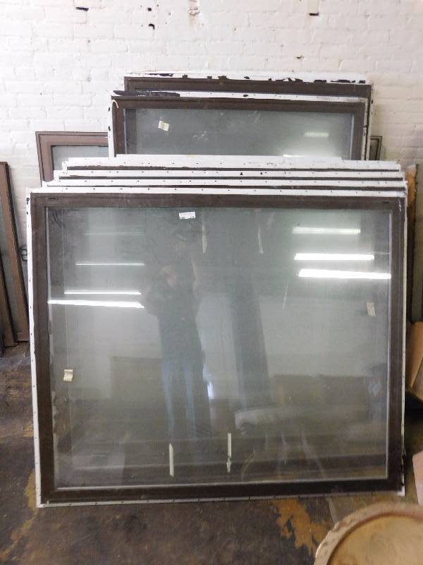lot 218 image: Lots of WIndows