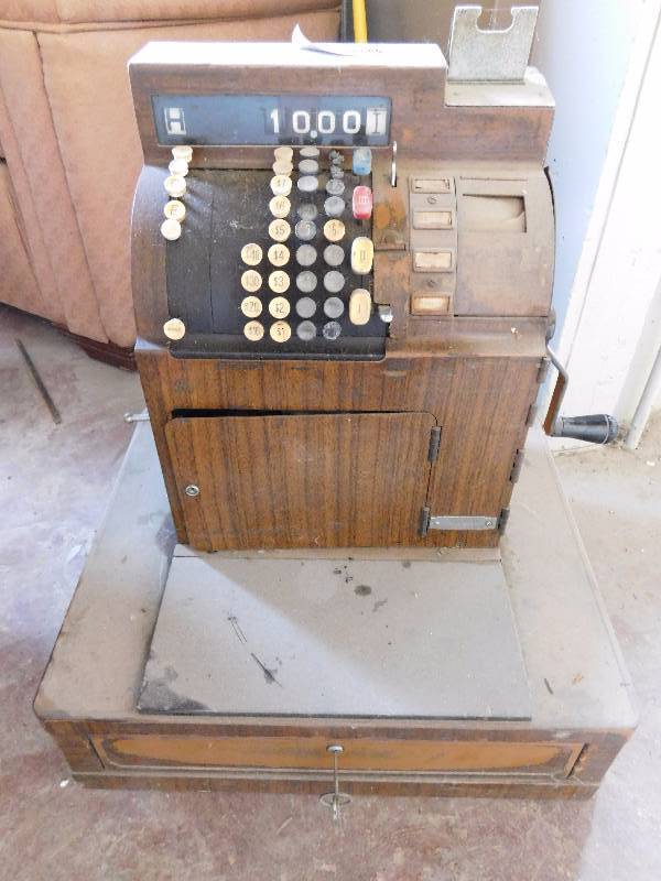 lot 231 image: Antique Cash Register
