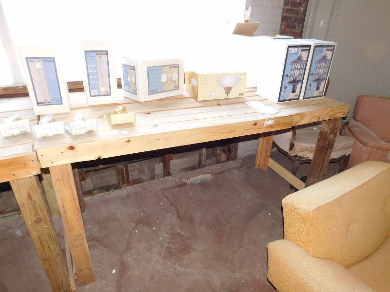 lot 262 image: Wood Work Bench