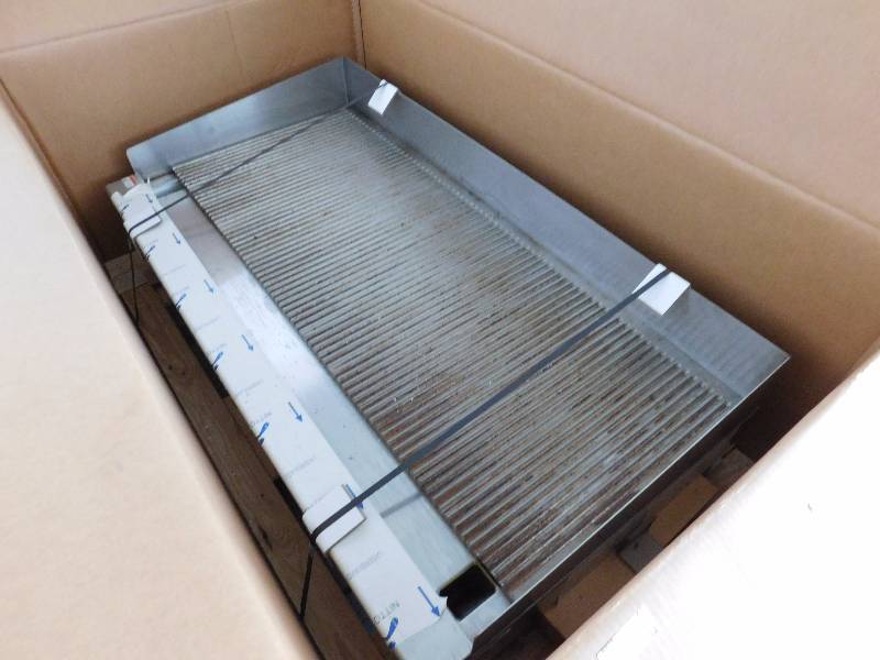 lot 94 image: New In Box Wolf 5FT Grooved Flat Top