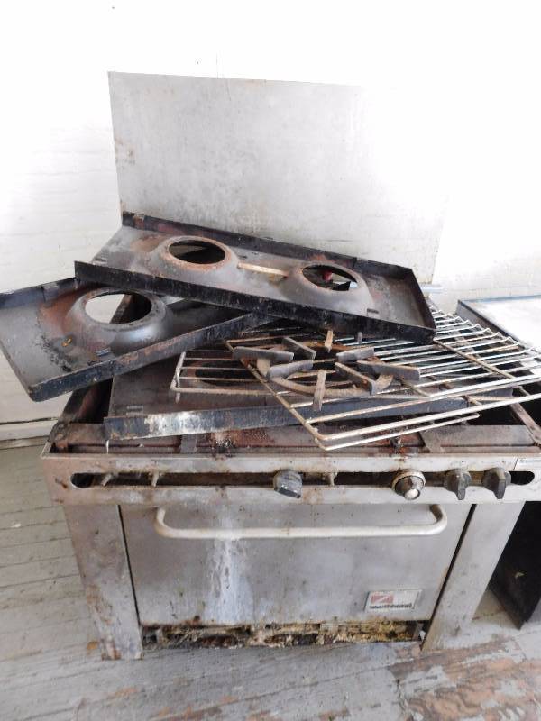 lot 101 image: Southbend 6 BurnerOven Combo