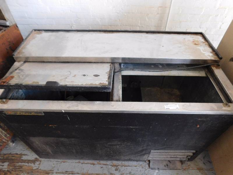 lot 95 image: True 50 Inch Bottle Box