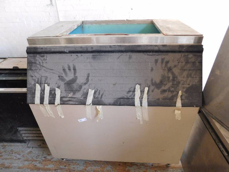 lot 118 image: Ice Bin