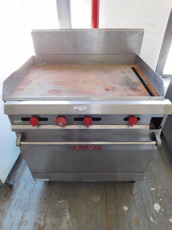 lot 100 image: Vulcan 36 Inch Flat TopOven Combo