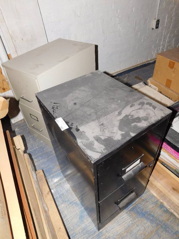 lot 285 image: Lot of 2 Metal Filing Cabinets