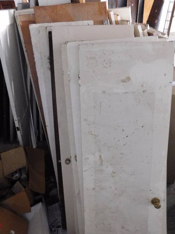 lot 286 image: Lot of Wood Doors