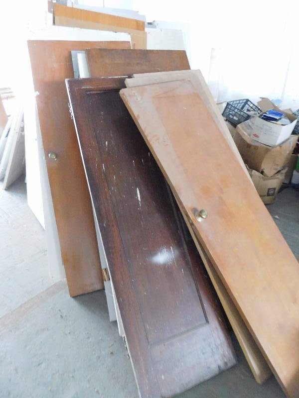 lot 288 image: Lot of Wood Doors
