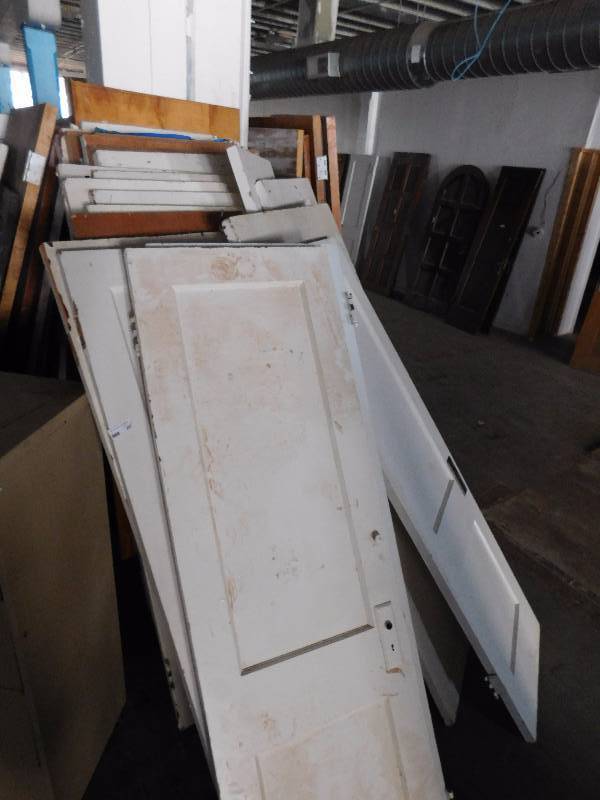 lot 287 image: Lot of Wood Doors