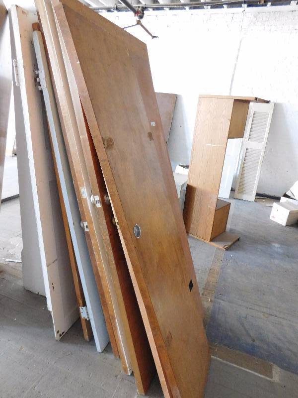 lot 316 image: Lot of 12 Doors