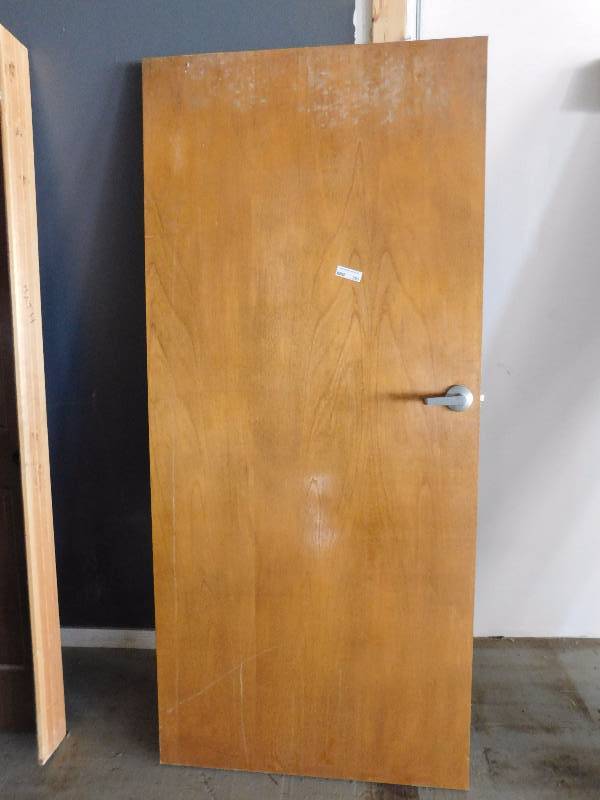 lot 290 image: Wood Door
