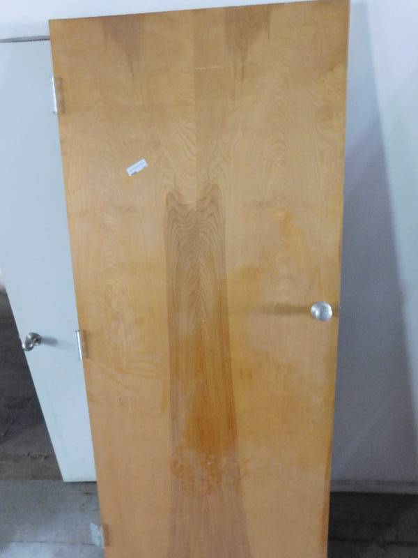 lot 301 image: Wood Door